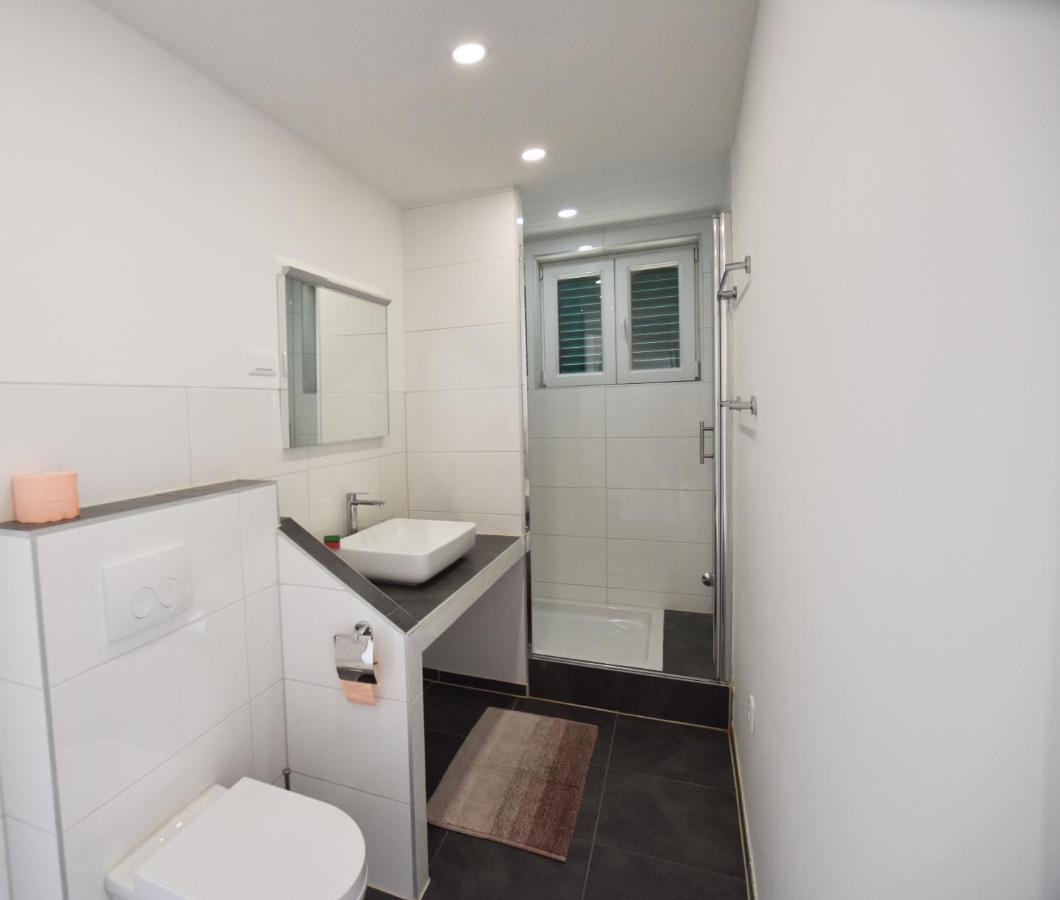 Apartments Anica Примоштен Экстерьер фото