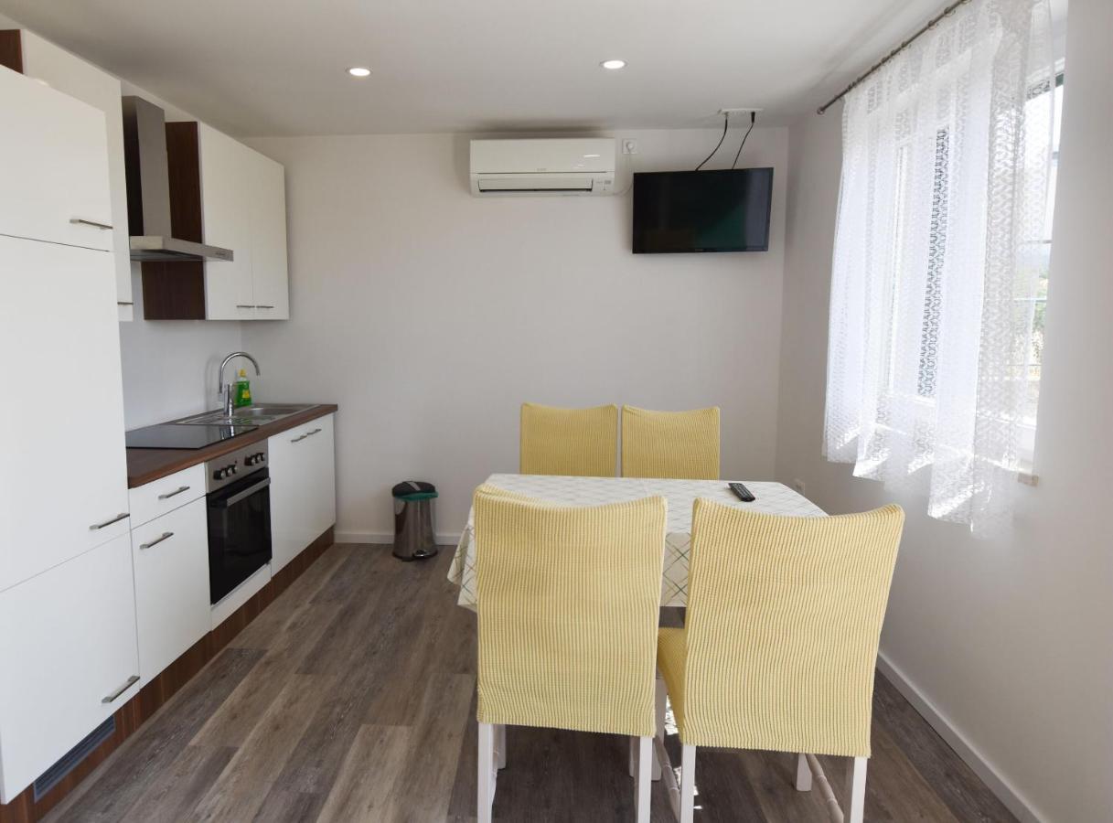 Apartments Anica Примоштен Экстерьер фото