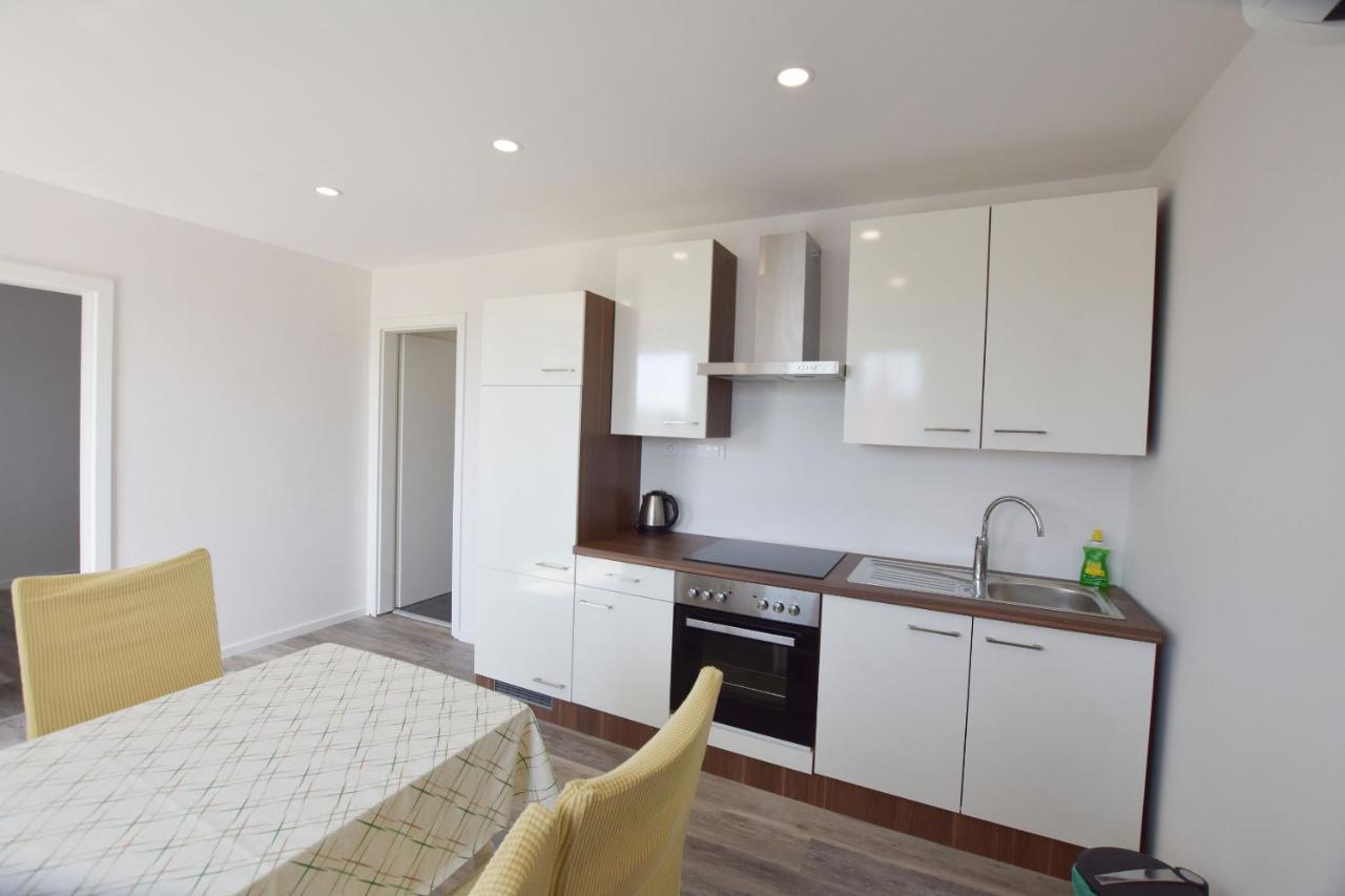 Apartments Anica Примоштен Экстерьер фото