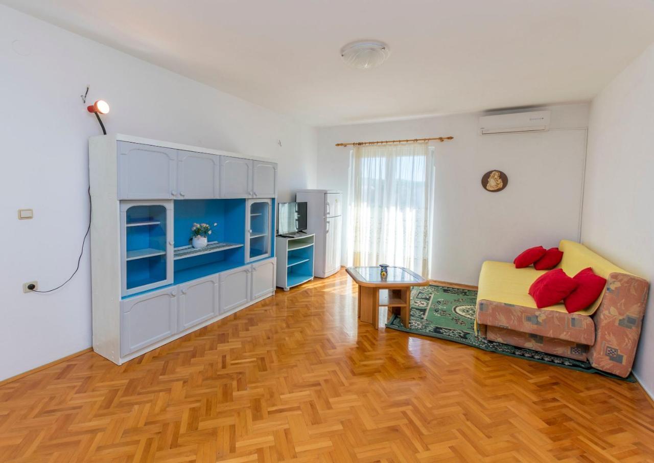 Apartments Anica Примоштен Экстерьер фото