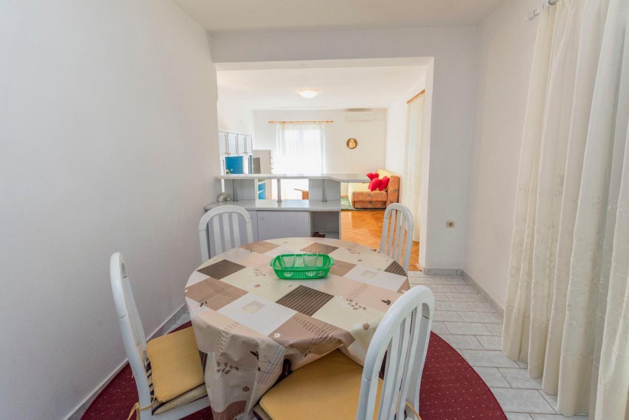 Apartments Anica Примоштен Экстерьер фото