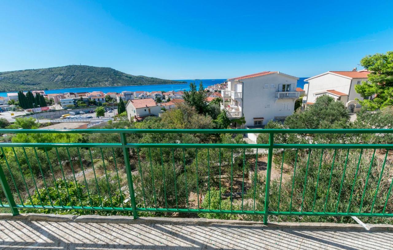 Apartments Anica Примоштен Экстерьер фото