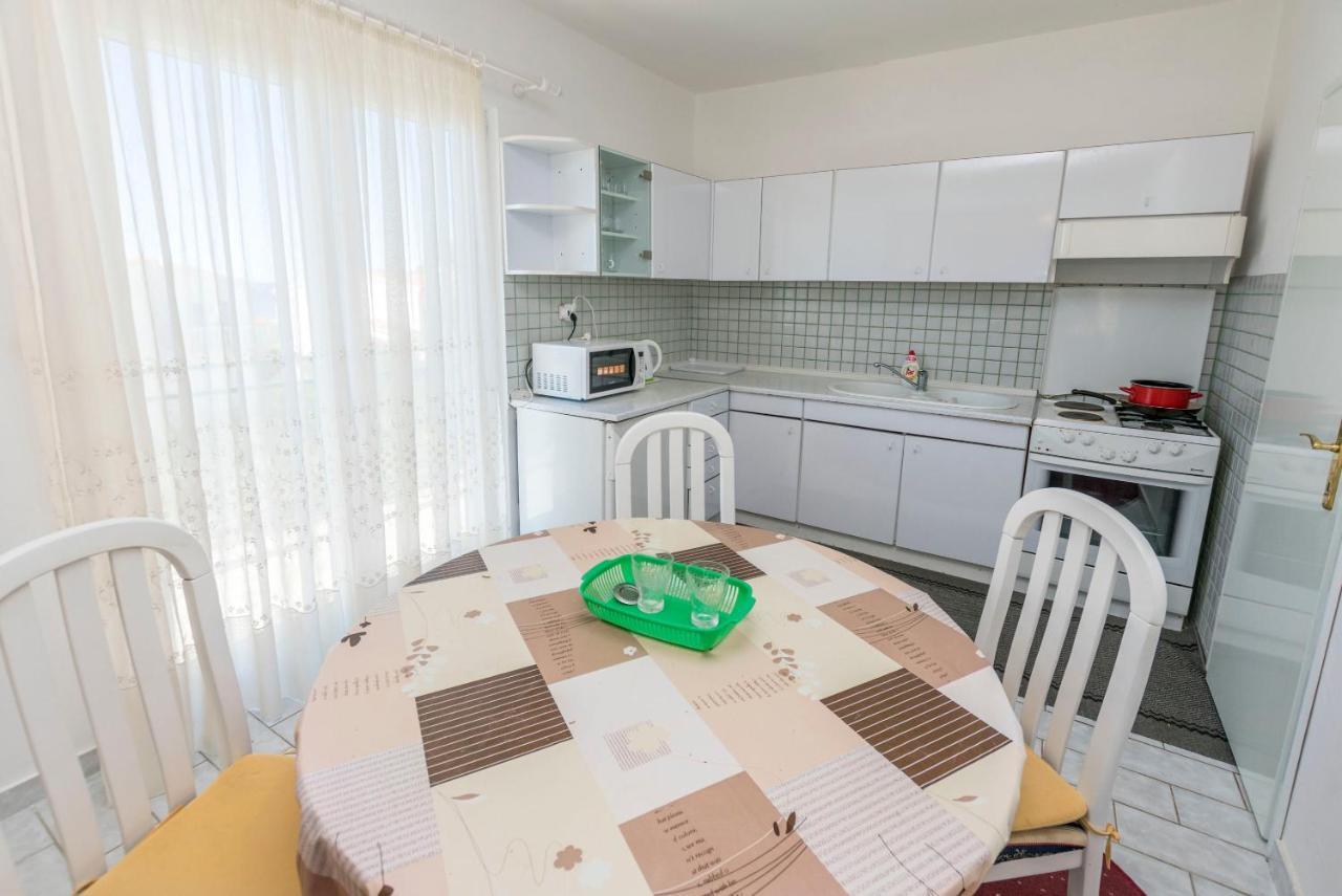 Apartments Anica Примоштен Экстерьер фото