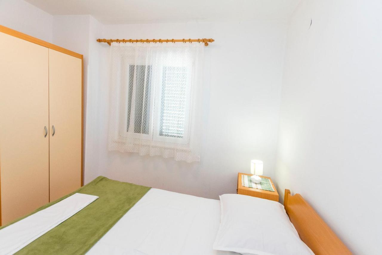 Apartments Anica Примоштен Экстерьер фото