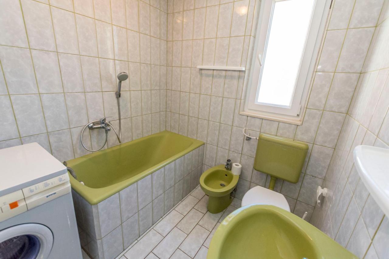 Apartments Anica Примоштен Экстерьер фото