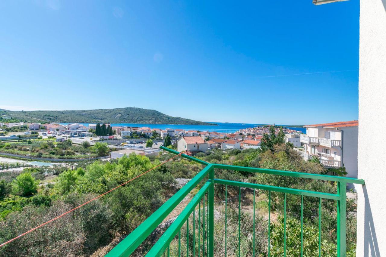 Apartments Anica Примоштен Экстерьер фото