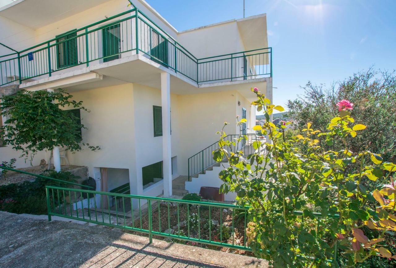 Apartments Anica Примоштен Экстерьер фото