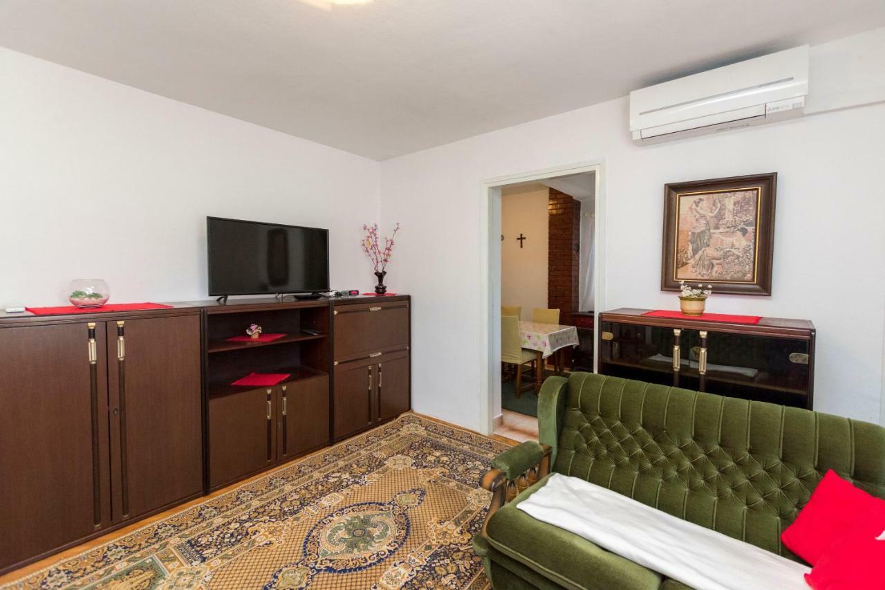 Apartments Anica Примоштен Экстерьер фото