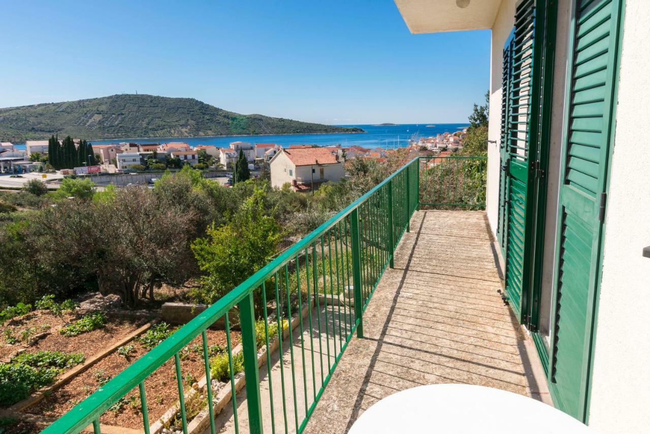 Apartments Anica Примоштен Экстерьер фото