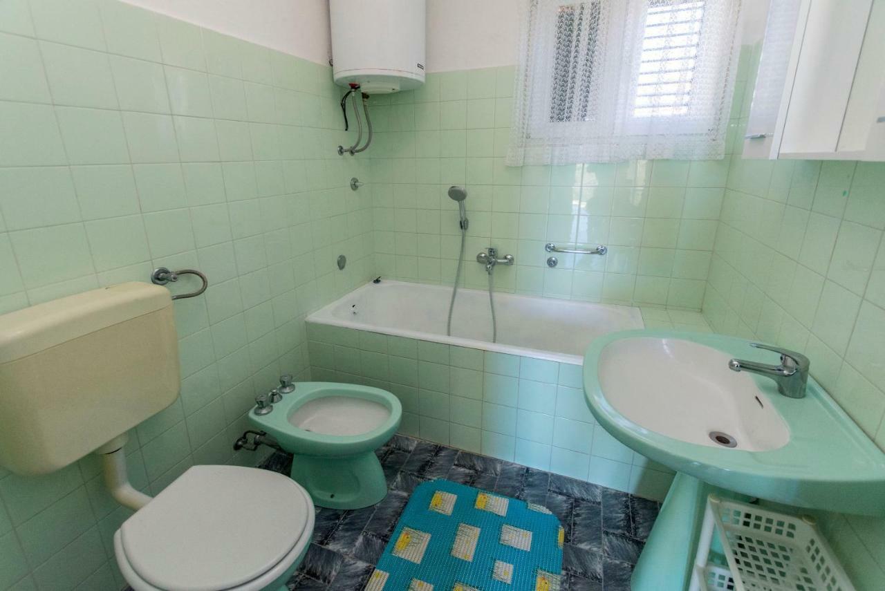 Apartments Anica Примоштен Экстерьер фото