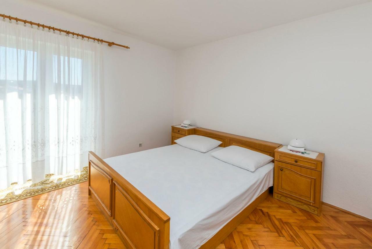 Apartments Anica Примоштен Экстерьер фото