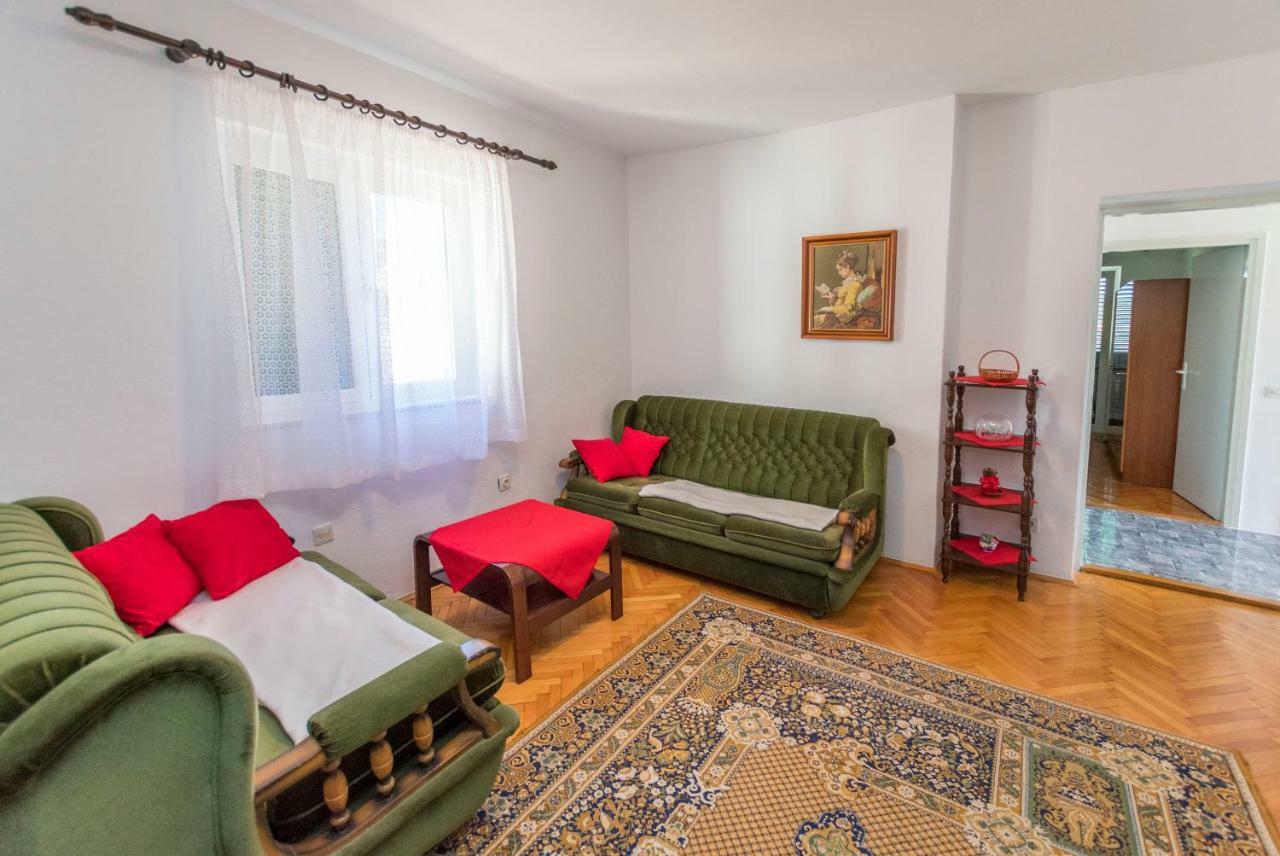 Apartments Anica Примоштен Экстерьер фото